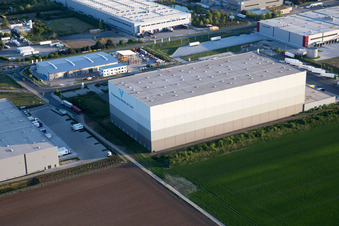 Photographie aérienne de Zone industrielle et commerciale NO avec Grieshaber Logistic Group AG à Biebesheim am Rhein dans le département Hesse, Allemagne