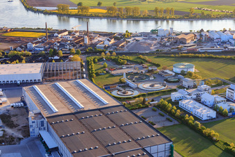 Vue aérienne de Zone industrielle Robert-Bunsen-Straße avec Hermes Fulfilment à Gernsheim dans le département Hesse, Allemagne