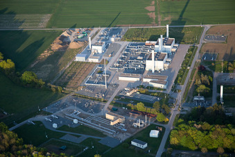 Vue aérienne de Stade de compression et station de pompage pour gaz naturel Open Grid Europe GmbH dans le quartier Hähnlein d'Alsbach-Hähnlein à le quartier Allmendfeld in Gernsheim dans le département Hesse, Allemagne