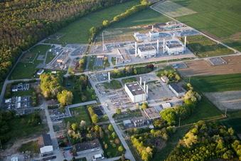 Vue aérienne de Stade de compression et station de pompage pour gaz naturel Open Grid Europe GmbH dans le quartier Hähnlein d'Alsbach-Hähnlein à le quartier Allmendfeld in Gernsheim dans le département Hesse, Allemagne