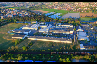 Vue aérienne de Intersnack Deutschland SE usine d'Alsbach depuis l'ouest à le quartier Sandwiese in Alsbach-Hähnlein dans le département Hesse, Allemagne