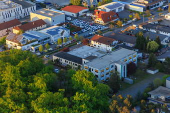 Zone industrielle de Sandwiesen avec Laetus à le quartier Sandwiese in Alsbach-Hähnlein dans le département Hesse, Allemagne hors des airs