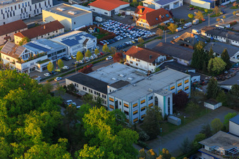 Zone industrielle de Sandwiesen avec Laetus à le quartier Sandwiese in Alsbach-Hähnlein dans le département Hesse, Allemagne vue d'en haut