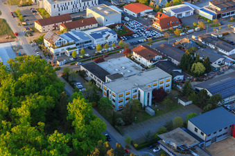 Zone industrielle de Sandwiesen avec Laetus à le quartier Sandwiese in Alsbach-Hähnlein dans le département Hesse, Allemagne depuis l'avion