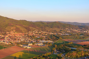 Vue aérienne de Vue de la ville depuis l'ouest à Zwingenberg dans le département Hesse, Allemagne
