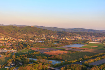 Photographie aérienne de Vue de la ville en contrebas du château d'Alsbach à le quartier Auerbach in Bensheim dans le département Hesse, Allemagne
