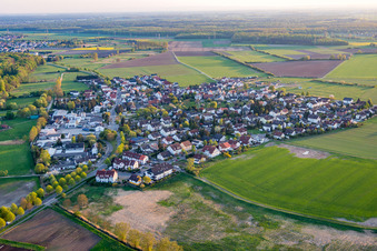 Vue aérienne de Quartier Rodau in Zwingenberg dans le département Hesse, Allemagne