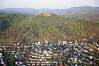 Vue aérienne de Vue des rues et des maisons dans les quartiers résidentiels à le quartier Auerbach in Bensheim dans le département Hesse, Allemagne