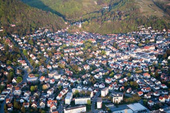 Photographie aérienne de Vue des rues et des maisons dans les quartiers résidentiels à le quartier Auerbach in Bensheim dans le département Hesse, Allemagne