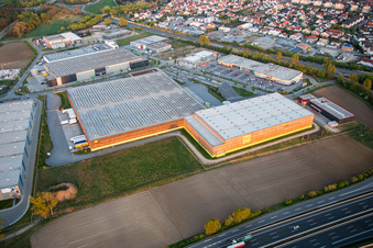 Vue aérienne de Complexe immobilier et terrain du centre logistique du centre de distribution d'Alnatura à Lorsch dans le département Hesse, Allemagne