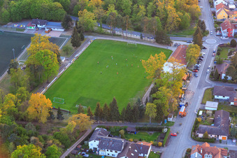 Vue aérienne de Terrains de sport de la Sportgemeinde Einhausen 1919 eV et du TC Einhausen à Einhausen dans le département Hesse, Allemagne