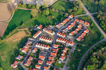 Vue aérienne de À l'école d'équitation à Wörth am Rhein dans le département Rhénanie-Palatinat, Allemagne