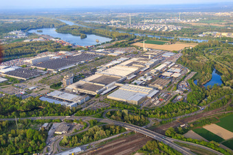 Photographie aérienne de Daimler Truck AG, usine Mercedes-Benz Wörth à Wörth am Rhein dans le département Rhénanie-Palatinat, Allemagne