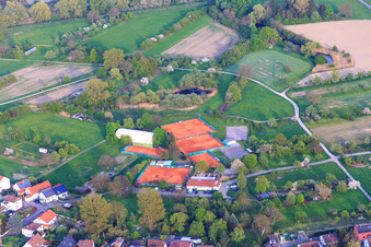 Vue aérienne de Courts de tennis de la télévision Maximiliansau à le quartier Maximiliansau in Wörth am Rhein dans le département Rhénanie-Palatinat, Allemagne