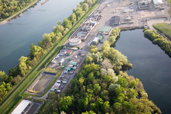 Photographie aérienne de L'industrie sur le Rhin à Lauterbourg dans le département Bas Rhin, France