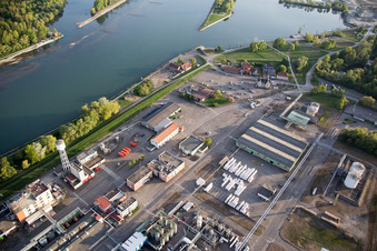 Vue aérienne de L'industrie sur le Rhin à Lauterbourg dans le département Bas Rhin, France