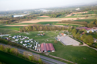 Vue oblique de Neewiller-près-Lauterbourg dans le département Bas Rhin, France