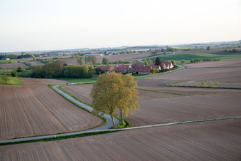 Vue aérienne de Frohnackerhof à Schleithal dans le département Bas Rhin, France