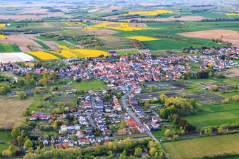 Vue aérienne de Vue de la ville depuis le sud à Kapsweyer dans le département Rhénanie-Palatinat, Allemagne