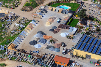 Palatinum aménagement paysager et conception de jardins à Hagenbach dans le département Rhénanie-Palatinat, Allemagne du point de vue du drone