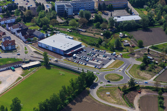 Vue aérienne de REWE à Hagenbach dans le département Rhénanie-Palatinat, Allemagne