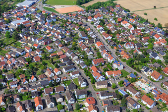 Vue aérienne de Rue Berwartstein à Hagenbach dans le département Rhénanie-Palatinat, Allemagne