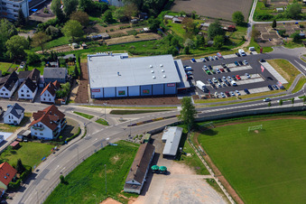 Vue oblique de REWE à Hagenbach dans le département Rhénanie-Palatinat, Allemagne