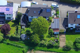 Bague Konrad Adenauer à Hagenbach dans le département Rhénanie-Palatinat, Allemagne du point de vue du drone