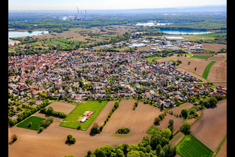 Vue aérienne de Vue d'ensemble de la ville depuis l'ouest à Hagenbach dans le département Rhénanie-Palatinat, Allemagne