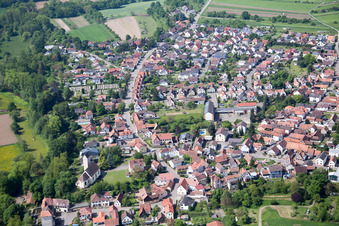 Vue aérienne de Vue sur le village à Berg dans le département Rhénanie-Palatinat, Allemagne