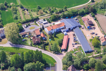 Vue aérienne de Station Berg(Pfalz) et Metaex GmbH à Berg dans le département Rhénanie-Palatinat, Allemagne