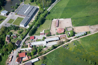 Vue aérienne de Ranch Bienwald à le quartier Neulauterburg in Berg dans le département Rhénanie-Palatinat, Allemagne