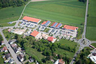 Vue aérienne de Centres commerciaux à le quartier Neulauterburg in Berg dans le département Rhénanie-Palatinat, Allemagne