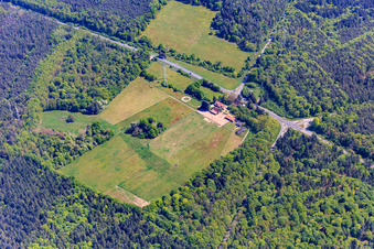 Vue aérienne de Ancienne maison forestière de Langenberg dans le Bienwald à Wörth am Rhein dans le département Rhénanie-Palatinat, Allemagne