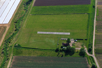 Vue aérienne de Lieu du groupe d'aéromodélisme Ruppertsberg eV à Ruppertsberg dans le département Rhénanie-Palatinat, Allemagne