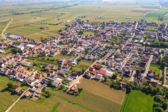 Vue aérienne de Vue du village depuis le sud-ouest à Niederkirchen bei Deidesheim dans le département Rhénanie-Palatinat, Allemagne