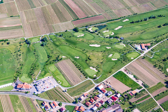 Terrain de golf à Dackenheim dans le département Rhénanie-Palatinat, Allemagne vue du ciel