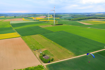 Vue oblique de Aérodrome UL Schraudenbach du parc éolien d'Arnstein à le quartier Schraudenbach in Werneck dans le département Bavière, Allemagne