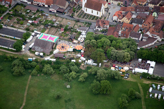 Vue aérienne de Équitable à Nordheim am Main dans le département Bavière, Allemagne
