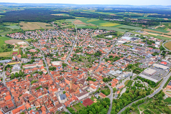 Vue aérienne de Cimetière de la Dimbacher Straße à Volkach dans le département Bavière, Allemagne