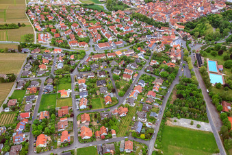 Vue aérienne de Sur l'autoroute à Volkach dans le département Bavière, Allemagne