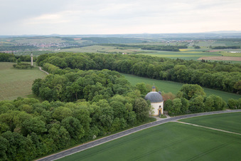 Vue aérienne de Parc du Château Gaibach à le quartier Gaibach in Volkach dans le département Bavière, Allemagne