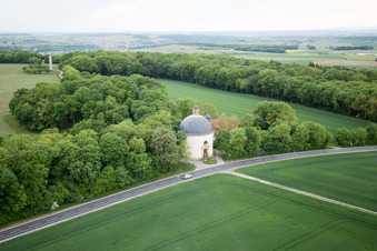 Vue aérienne de Parc du Château Gaibach à le quartier Gaibach in Volkach dans le département Bavière, Allemagne
