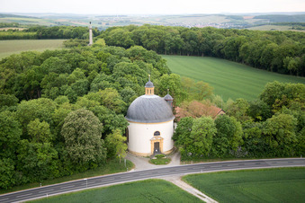 Vue oblique de Parc du Château Gaibach à le quartier Gaibach in Volkach dans le département Bavière, Allemagne