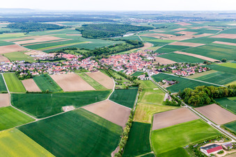 Vue aérienne de Village - Vue à le quartier Zeilitzheim in Kolitzheim dans le département Bavière, Allemagne