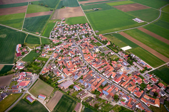 Vue aérienne de Village - Vue à le quartier Herlheim in Kolitzheim dans le département Bavière, Allemagne