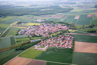 Vue aérienne de Quartier de Mönchstockheim à Sulzheim dans le département Bavière, Allemagne