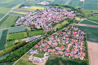 Vue aérienne de Champs agricoles et terres agricoles à Sulzheim dans le département Bavière, Allemagne
