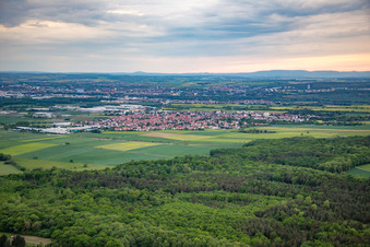 Vue aérienne de Du sud-est à Gochsheim dans le département Bavière, Allemagne