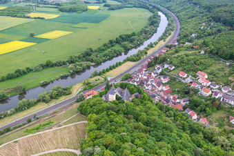Vue aérienne de Château Mainberg à le quartier Mainberg in Schonungen dans le département Bavière, Allemagne